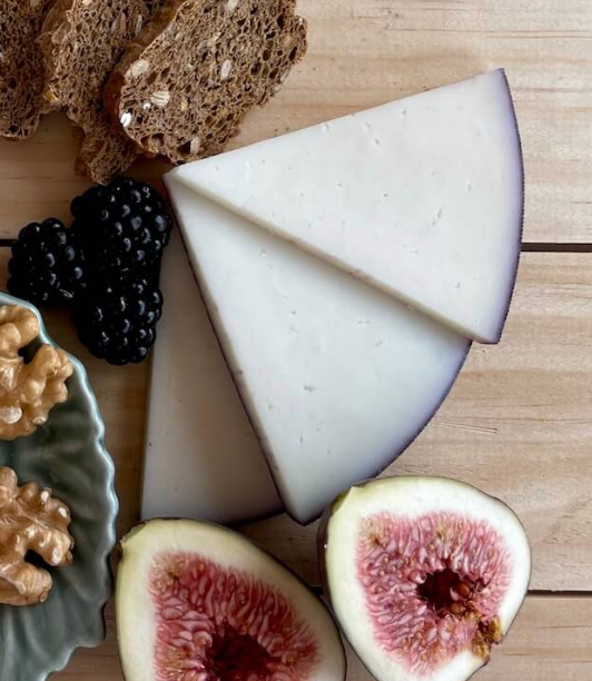 Murcia al Vino Ost – Spansk Getost Lagret i Rødvin