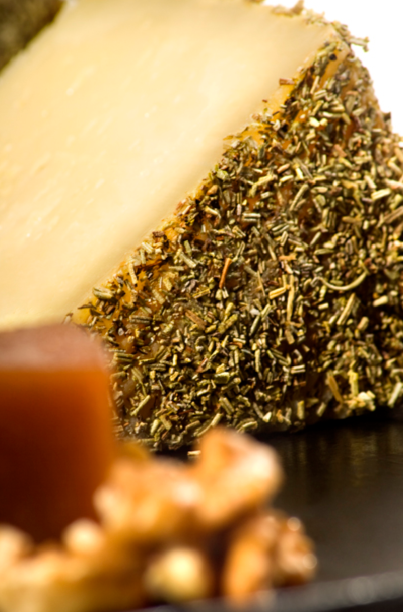 Håndlavet fåreost med rosmarin – Autentisk spansk specialitet